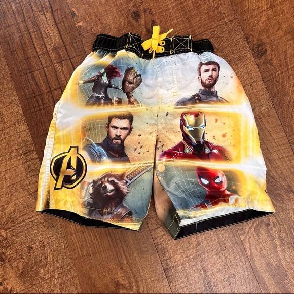 Boys youth marvel avengers swim trunks Sz 6/7 lined drawstring elastic - Picture 1 of 7